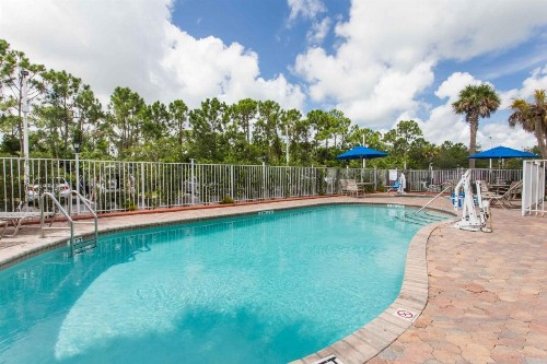 Days Inn & Suites by Wyndham Fort Pierce I-95 - image 15