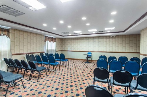 Days Inn & Suites by Wyndham Fort Pierce I-95 - image 16