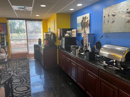 Days Inn & Suites by Wyndham Fort Pierce I-95 - image 17