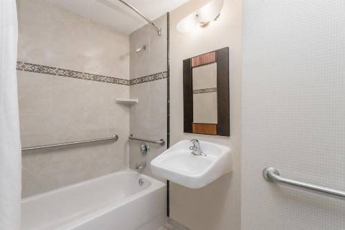 Days Inn & Suites by Wyndham Fort Pierce I-95 - image 29