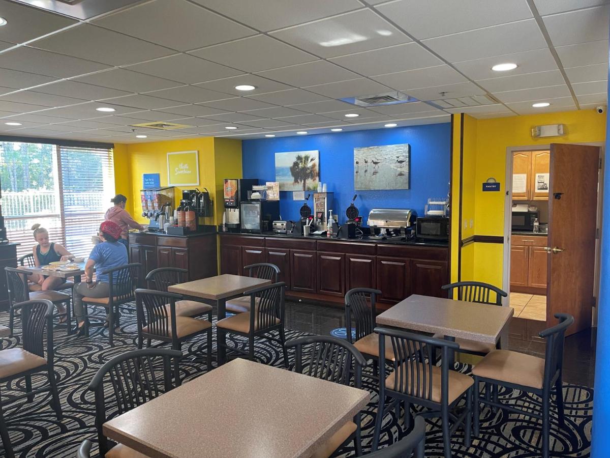 Days Inn & Suites by Wyndham Fort Pierce I-95 - image 4
