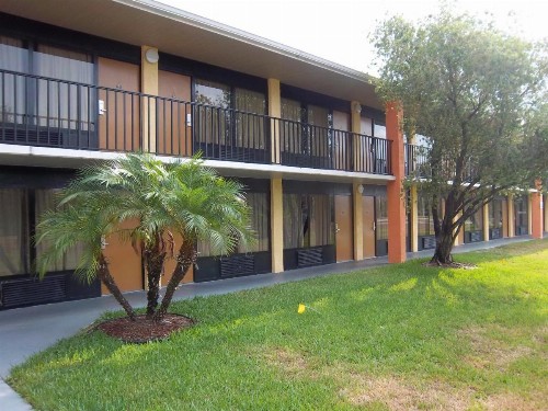 Americas Best Value Inn Florida Turnpike & I-95 - image 7