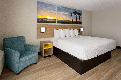 Days Inn by Wyndham Fort Pierce Midtown - image 33
