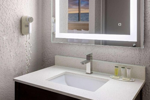 Days Inn by Wyndham Fort Pierce Midtown - image 37