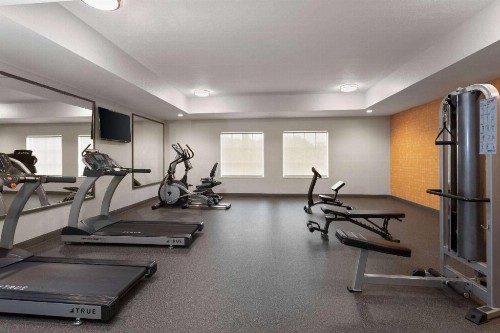 La Quinta Inn & Suites by Wyndham Ft. Pierce - image 10