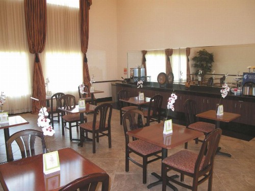 La Quinta Inn & Suites by Wyndham Ft. Pierce - image 13