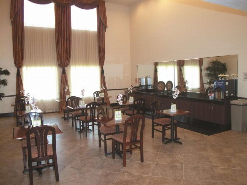 La Quinta Inn & Suites by Wyndham Ft. Pierce - image 16