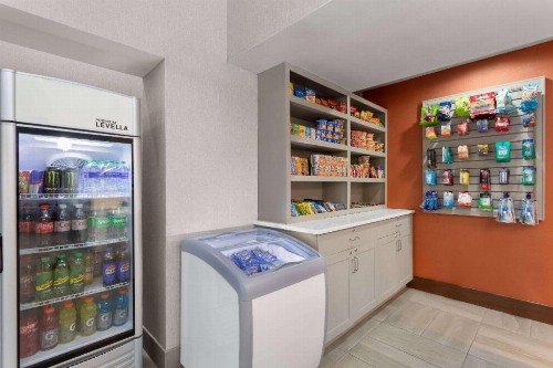 La Quinta Inn & Suites by Wyndham Ft. Pierce - image 17