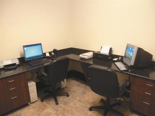 La Quinta Inn & Suites by Wyndham Ft. Pierce - image 19