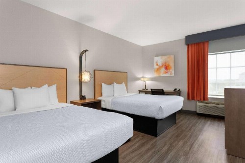 La Quinta Inn & Suites by Wyndham Ft. Pierce - image 25