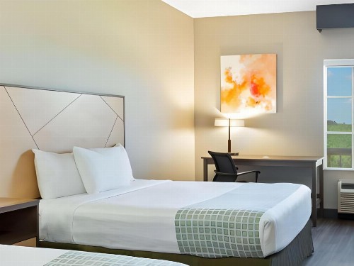 La Quinta Inn & Suites by Wyndham Ft. Pierce - image 29