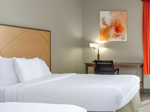 La Quinta Inn & Suites by Wyndham Ft. Pierce - image 30