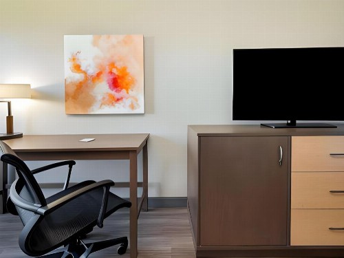 La Quinta Inn & Suites by Wyndham Ft. Pierce - image 31