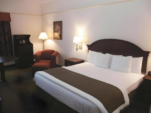 La Quinta Inn & Suites by Wyndham Ft. Pierce - image 33