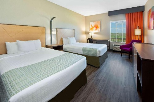 La Quinta Inn & Suites by Wyndham Ft. Pierce - image 39