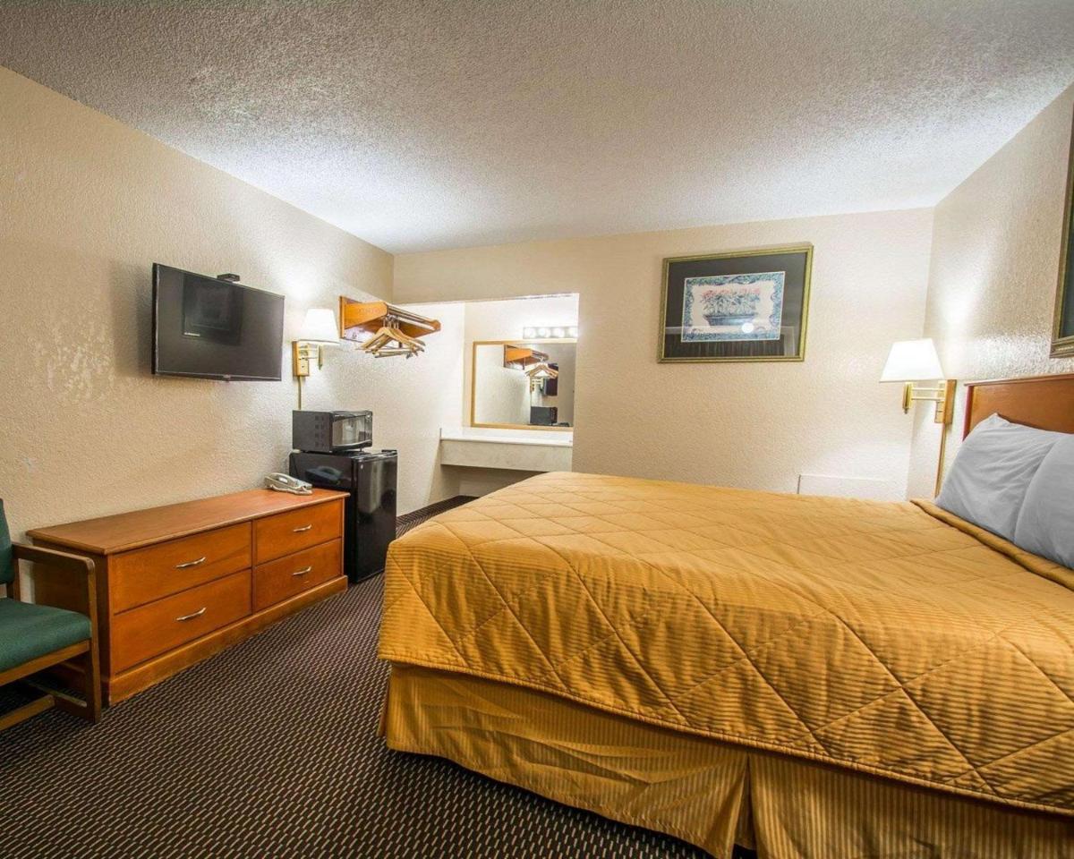 Rodeway Inn Fort Pierce I-95 - image 6
