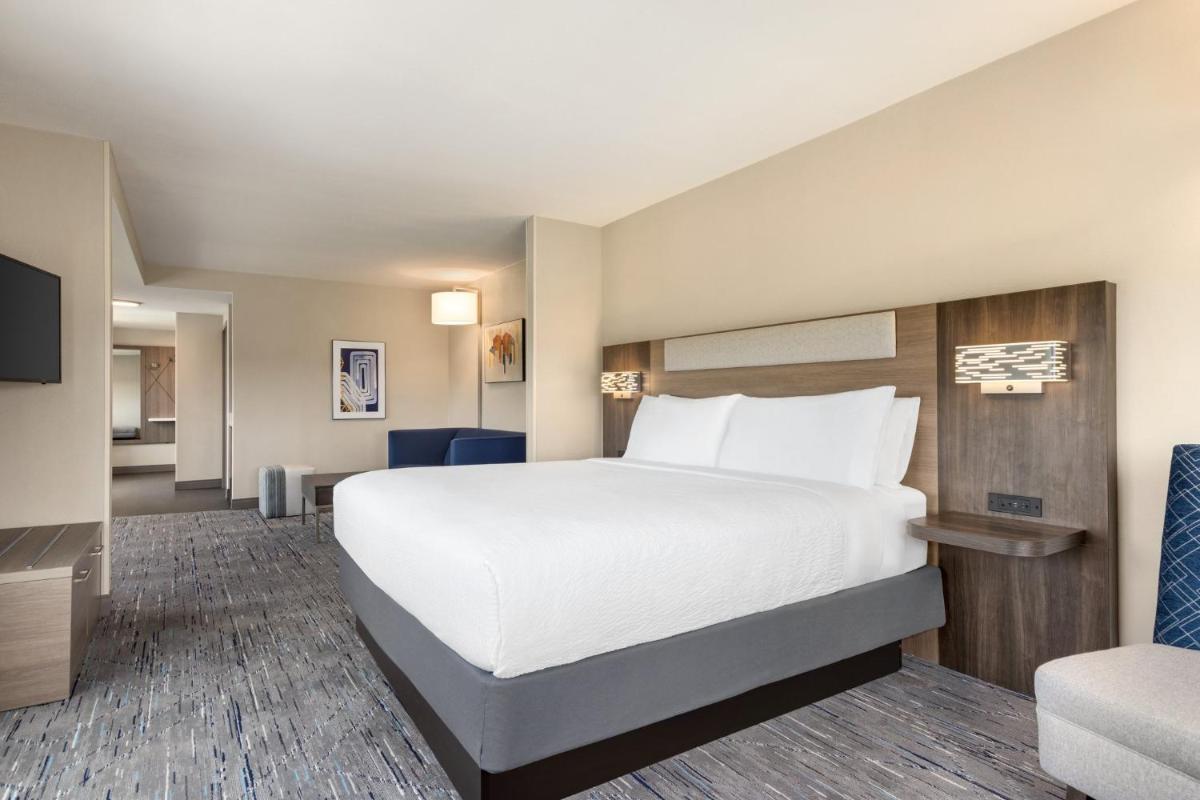 Holiday Inn Express Hotel & Suites Fort Pierce West an IHG Hotel - image 3