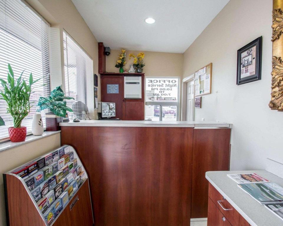 Rodeway Inn Fort Pierce US Highway 1 - image 2