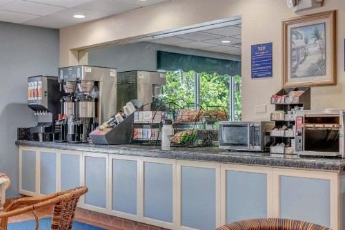 Hutchinson Island Plaza Hotel & Suites - image 10