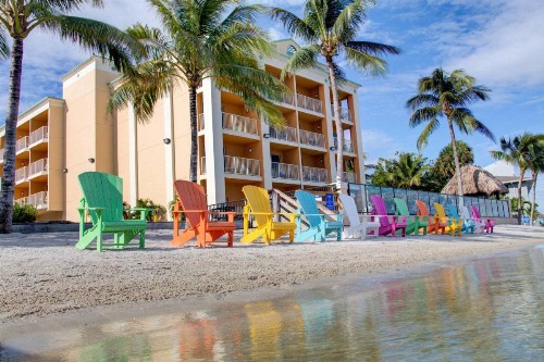 Hutchinson Island Plaza Hotel & Suites - image 2