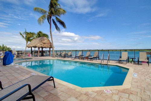 Hutchinson Island Plaza Hotel & Suites - image 25