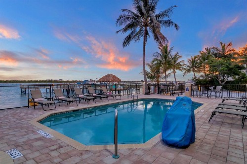 Hutchinson Island Plaza Hotel & Suites - image 4