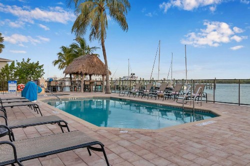 Hutchinson Island Plaza Hotel & Suites - image 5