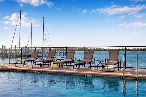 Hutchinson Island Plaza Hotel & Suites - image 6