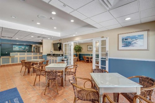 Hutchinson Island Plaza Hotel & Suites - image 7