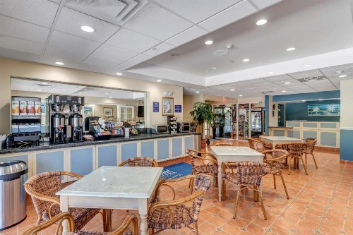 Hutchinson Island Plaza Hotel & Suites - image 8