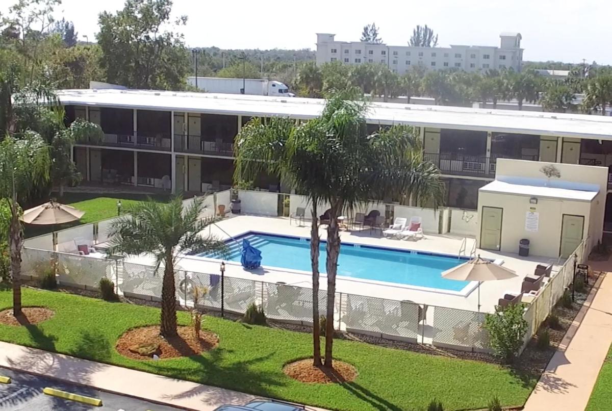 At Home Inn - Fort Pierce - image 4