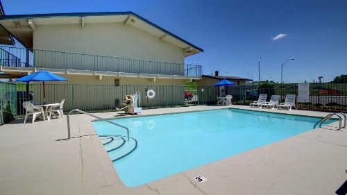 Rodeway Inn Fort Smith I-40 - image 3