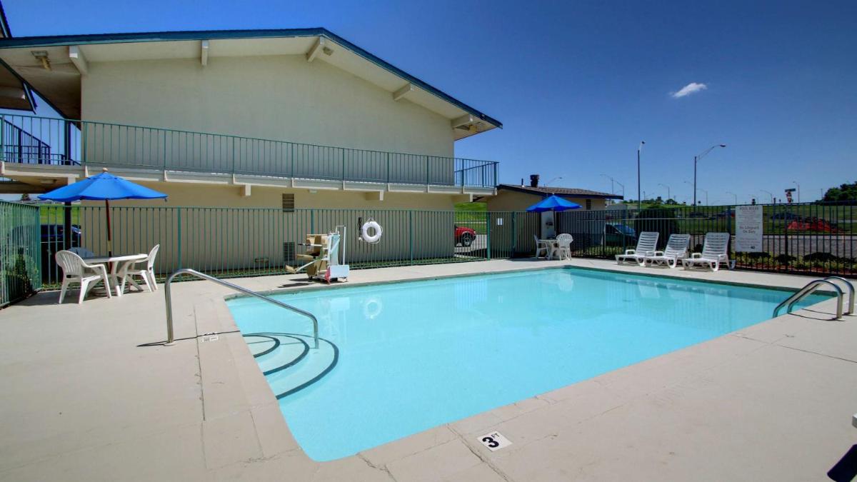 Rodeway Inn Fort Smith I-40 - image 3