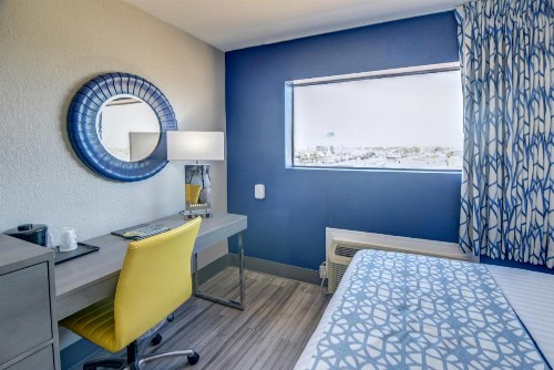 Emerald Coast Inn & Suites - image 12