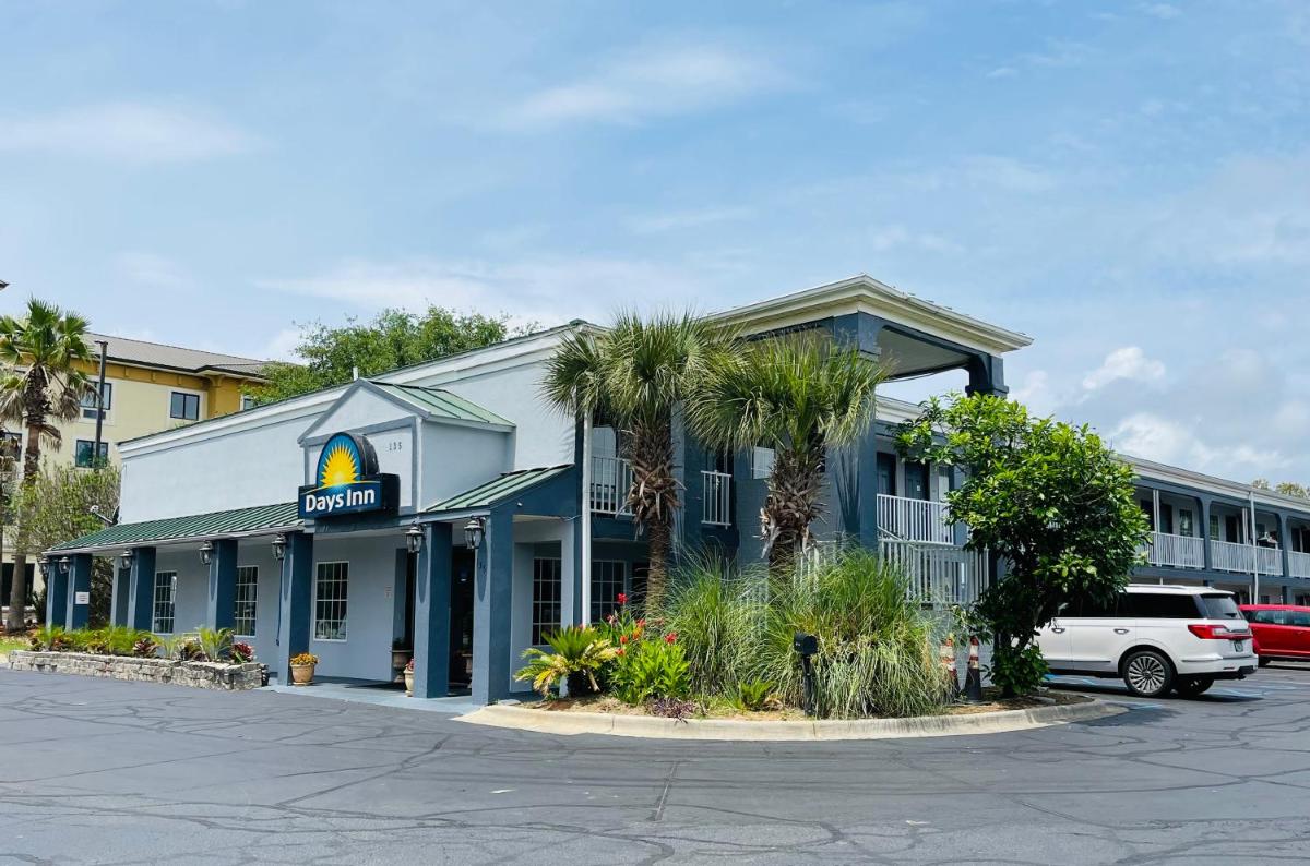 Days Inn by Wyndham Fort Walton Beach - main image