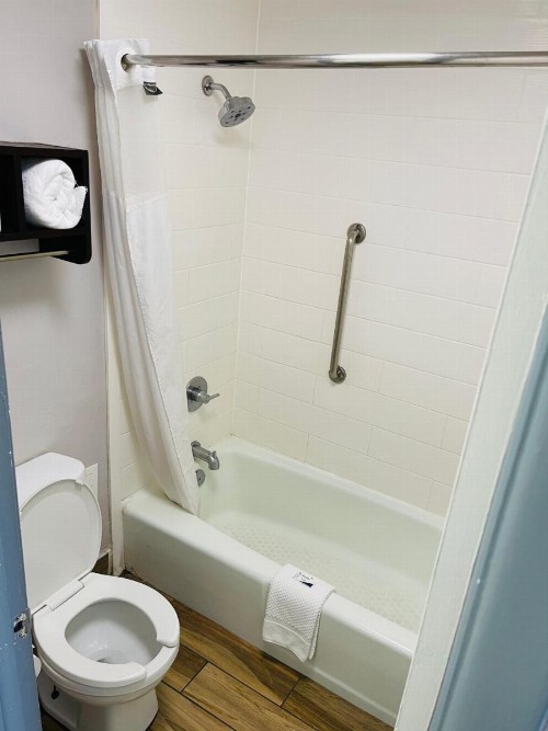 Days Inn by Wyndham Fort Walton Beach - image 12