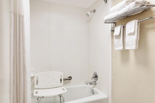 Days Inn by Wyndham Fort Walton Beach - image 17