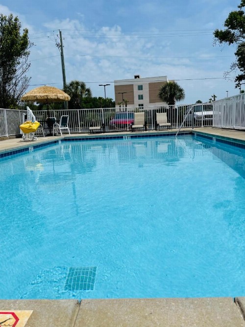 Days Inn by Wyndham Fort Walton Beach - image 2
