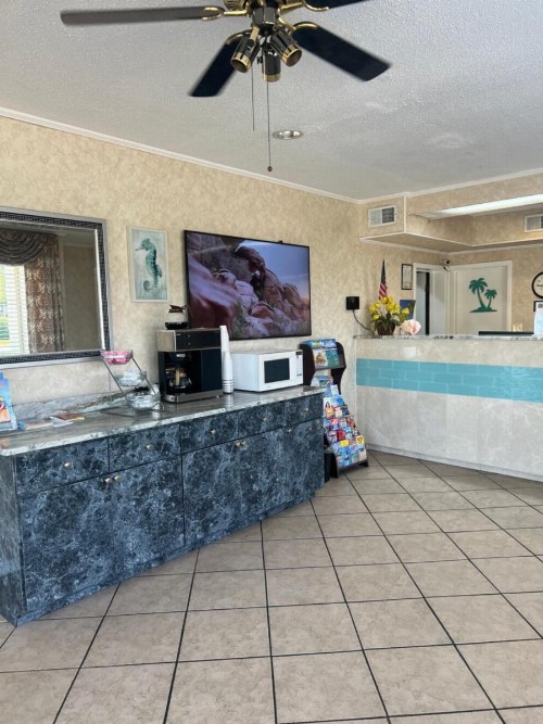 Holiday Lodge & Suites - Sunset Plaza - Fort Walton Beach - image 15
