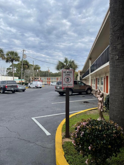 Holiday Lodge & Suites - Sunset Plaza - Fort Walton Beach - image 21