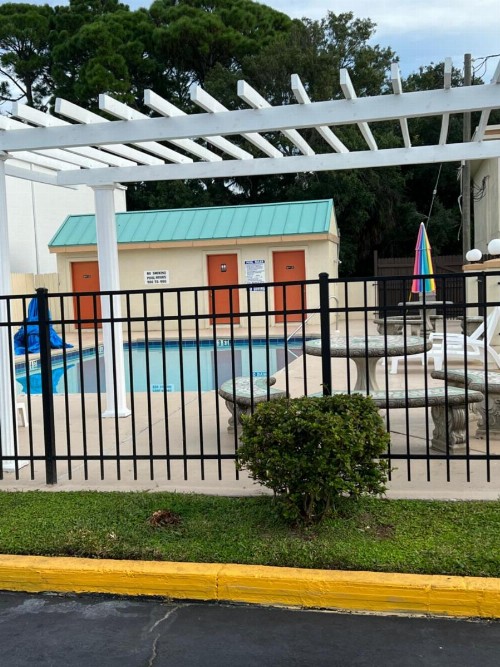 Holiday Lodge & Suites - Sunset Plaza - Fort Walton Beach - image 23
