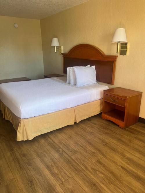 Holiday Lodge & Suites - Sunset Plaza - Fort Walton Beach - image 24
