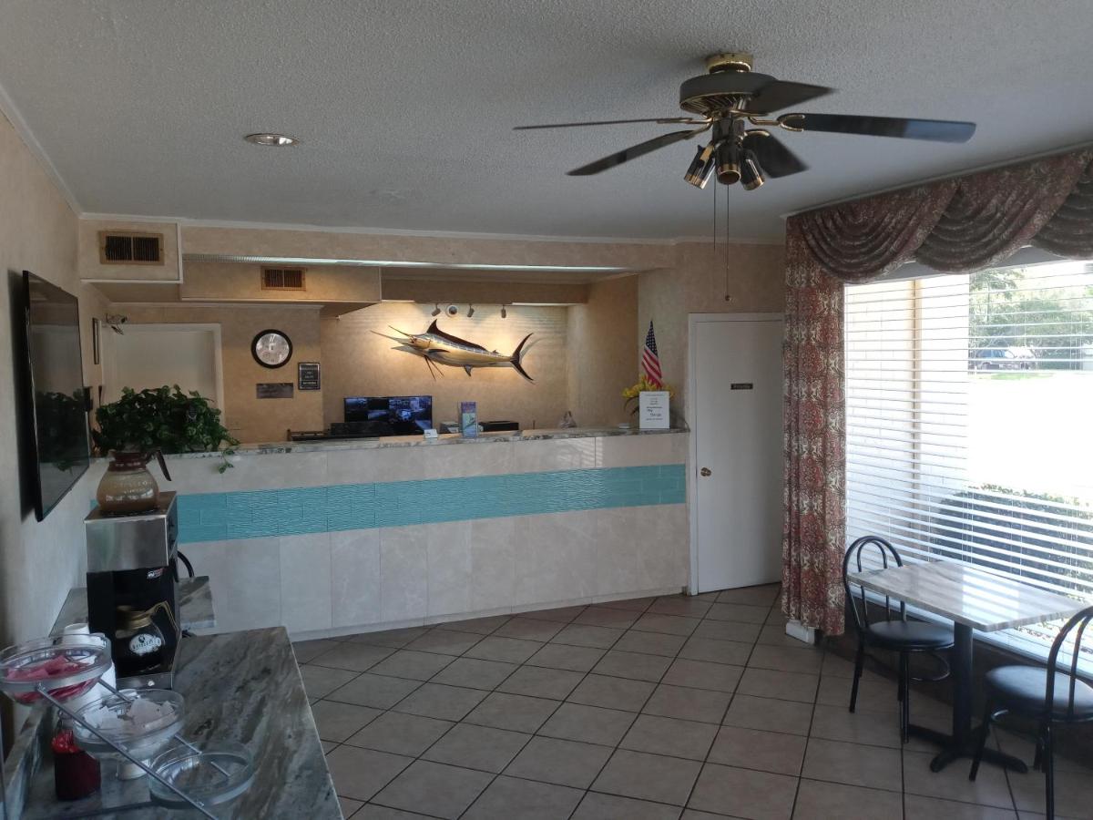 Holiday Lodge & Suites - Sunset Plaza - Fort Walton Beach - image 7