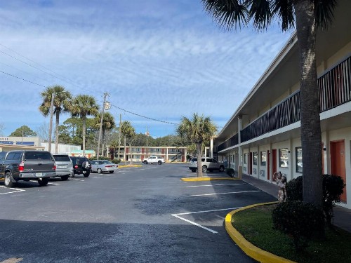 Holiday Lodge & Suites - Sunset Plaza - Fort Walton Beach - image 9