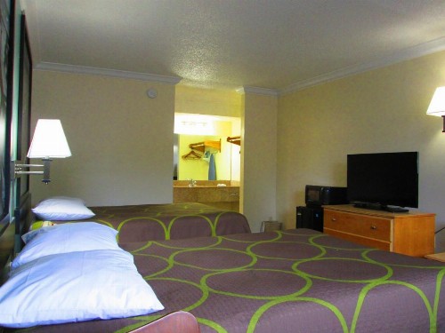 Super 8 by Wyndham Ft Walton Beach - image 11