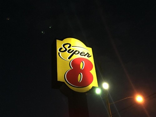 Super 8 by Wyndham Ft Walton Beach - image 12