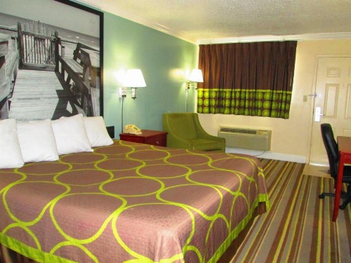 Super 8 by Wyndham Ft Walton Beach - image 15