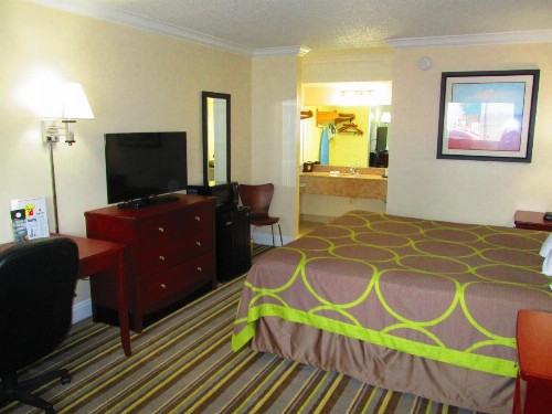Super 8 by Wyndham Ft Walton Beach - image 17