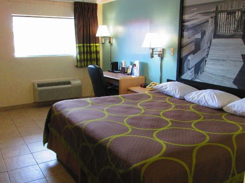Super 8 by Wyndham Ft Walton Beach - image 2