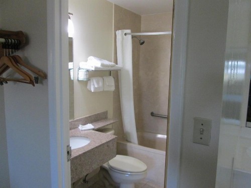 Super 8 by Wyndham Ft Walton Beach - image 24